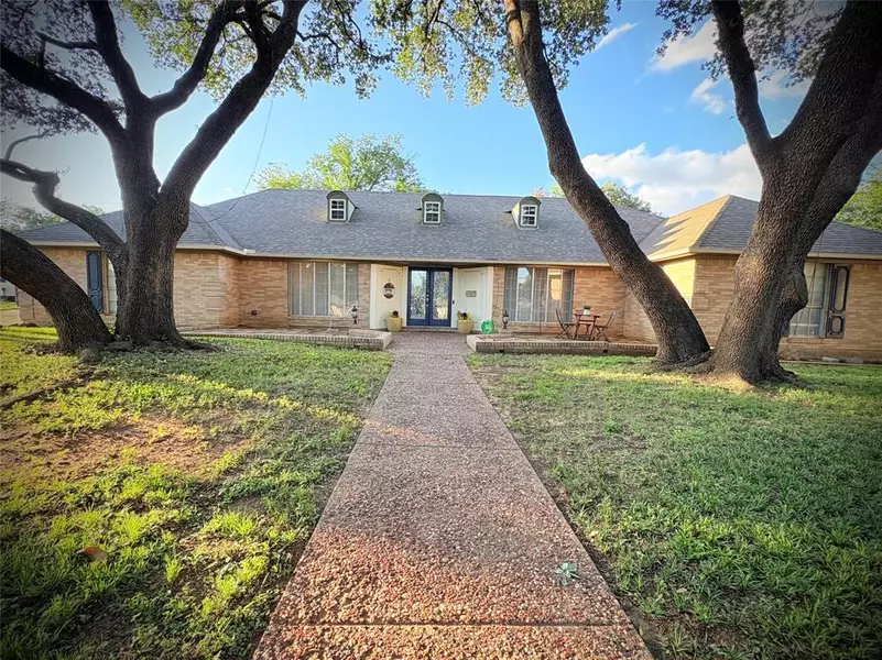 4124 Maryview Court, Haltom City, TX 76117