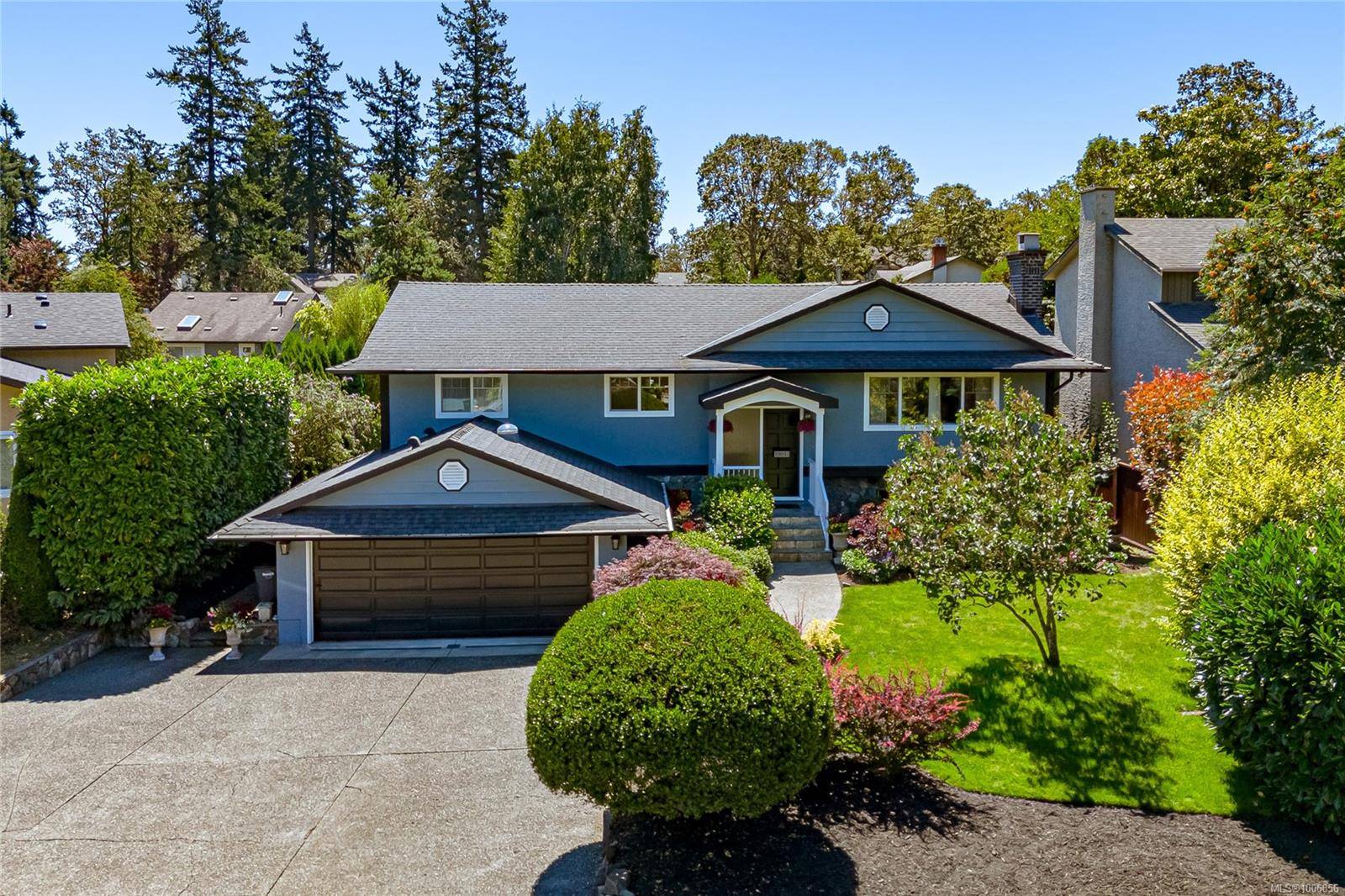 991 Lucas Ave, Saanich, BC V8X 4H4
