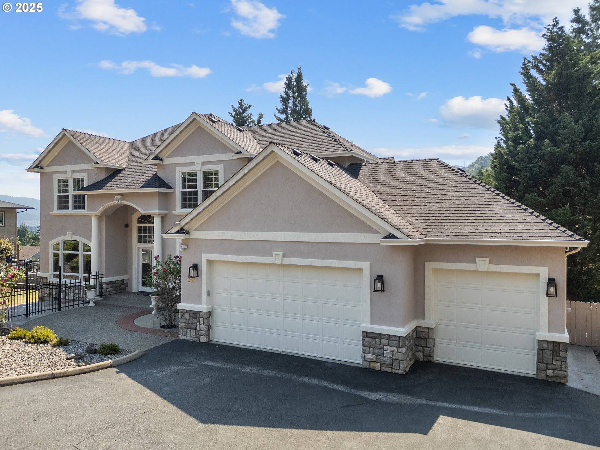 Roseburg, OR 97471,2744 NW DAYSHA DR