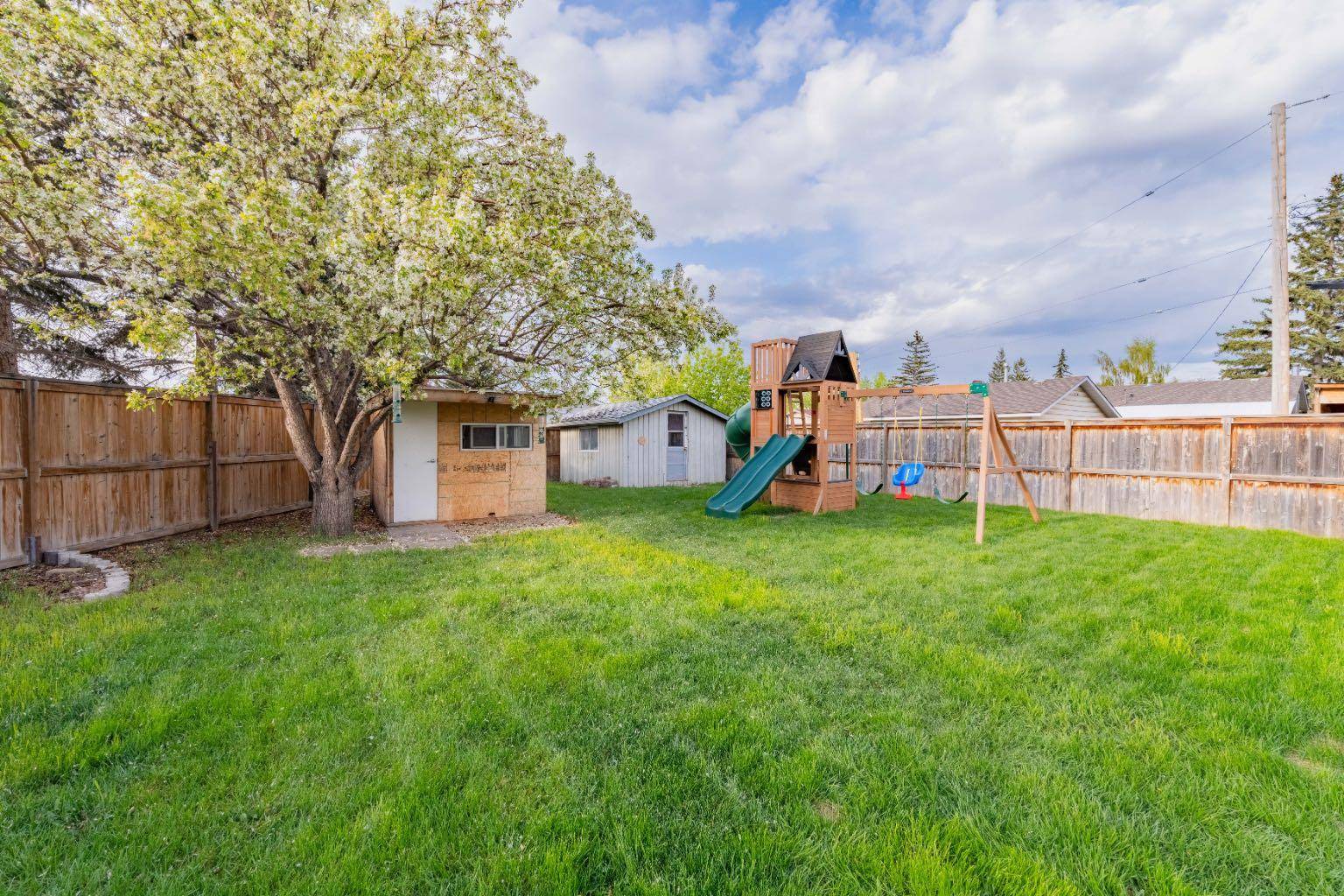 52 Penswood PL SE, Calgary, AB T2A 4T5