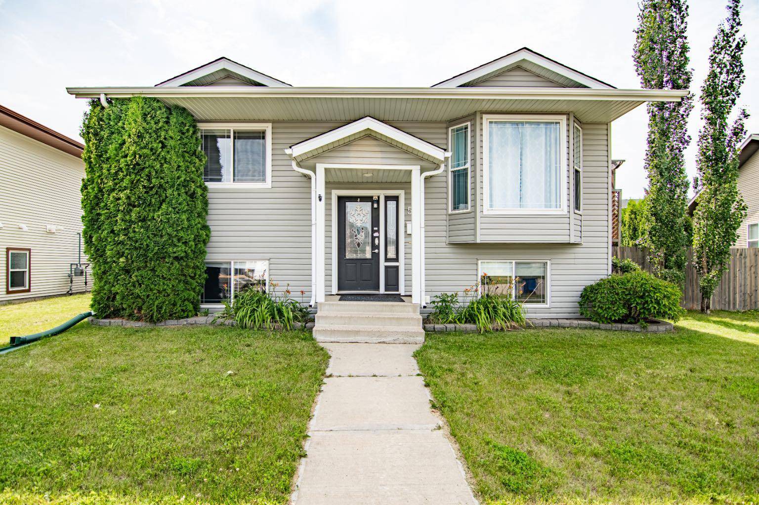 5 Pioneer WAY, Blackfalds, AB T4M 0E4