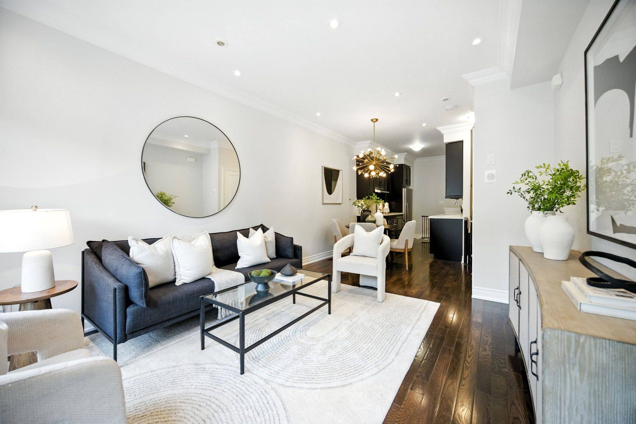 Toronto C12, ON M4N 0A4,2110 Bayview AVE