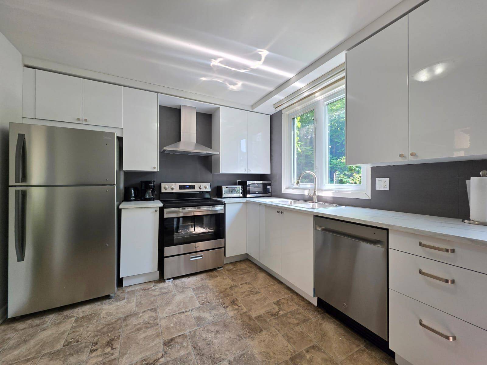 12 Lacewood CRES, Toronto C13, ON M3A 2Z4