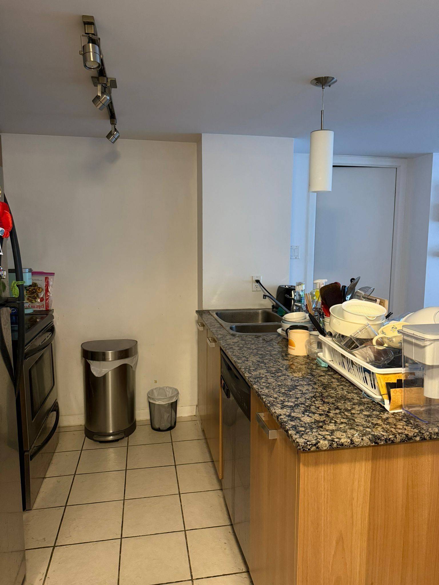37 Grosvenor ST #1209, Toronto C01, ON M4Y 3G5