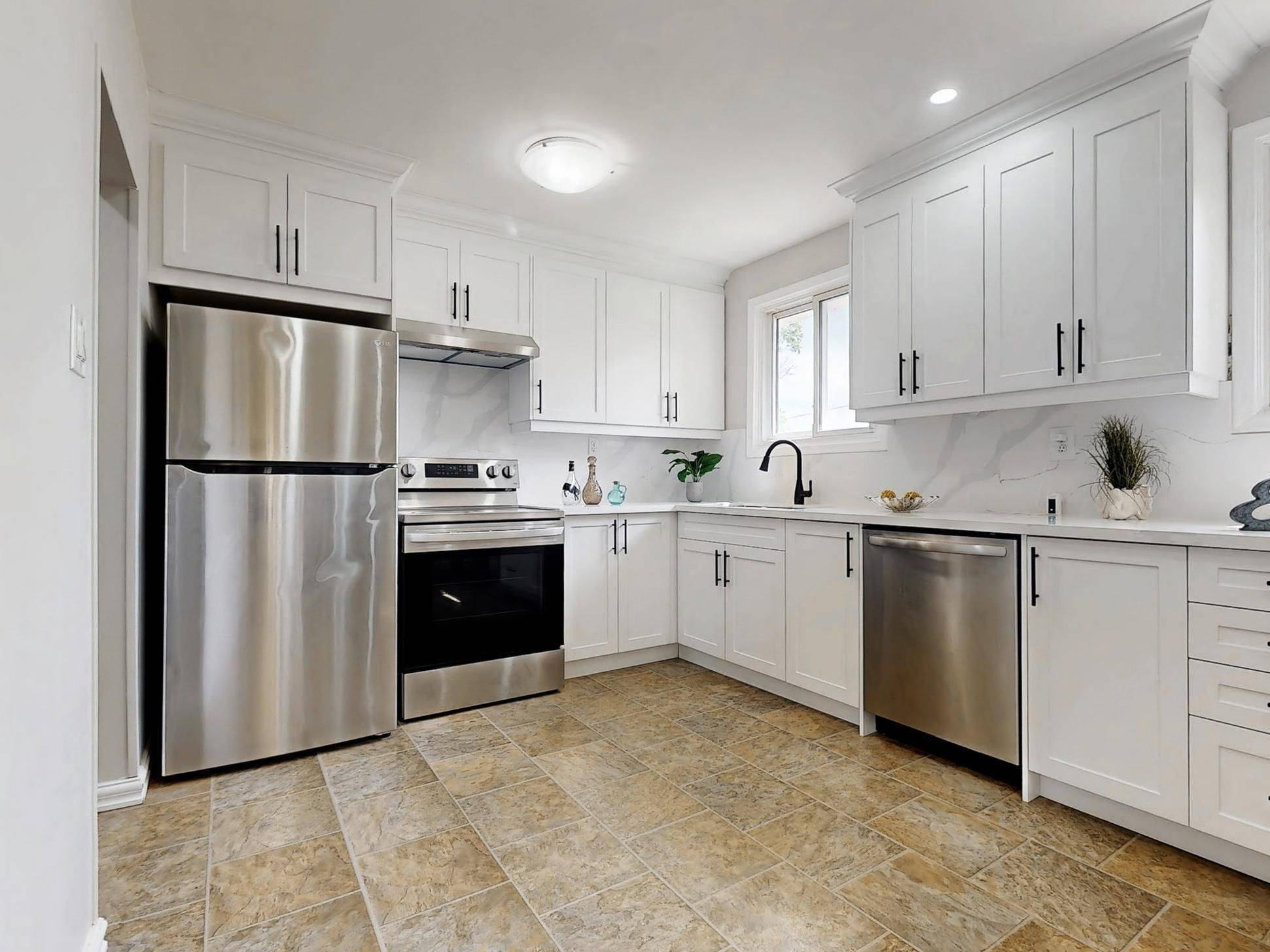 352 Phillip Murray AVE, Oshawa, ON L1J 1H2