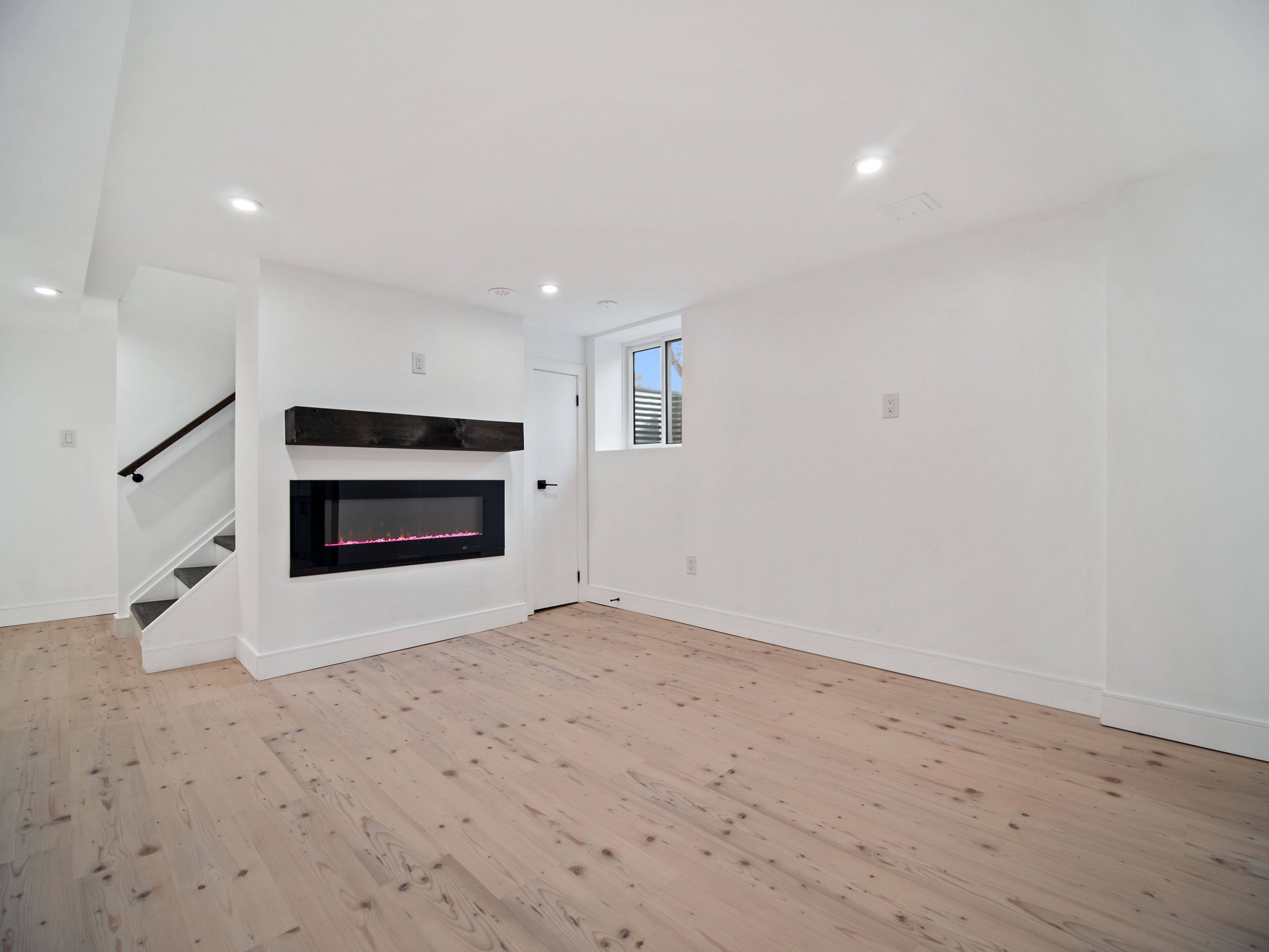 Oshawa, ON L1H 1M3,590 Athol ST E #Lower