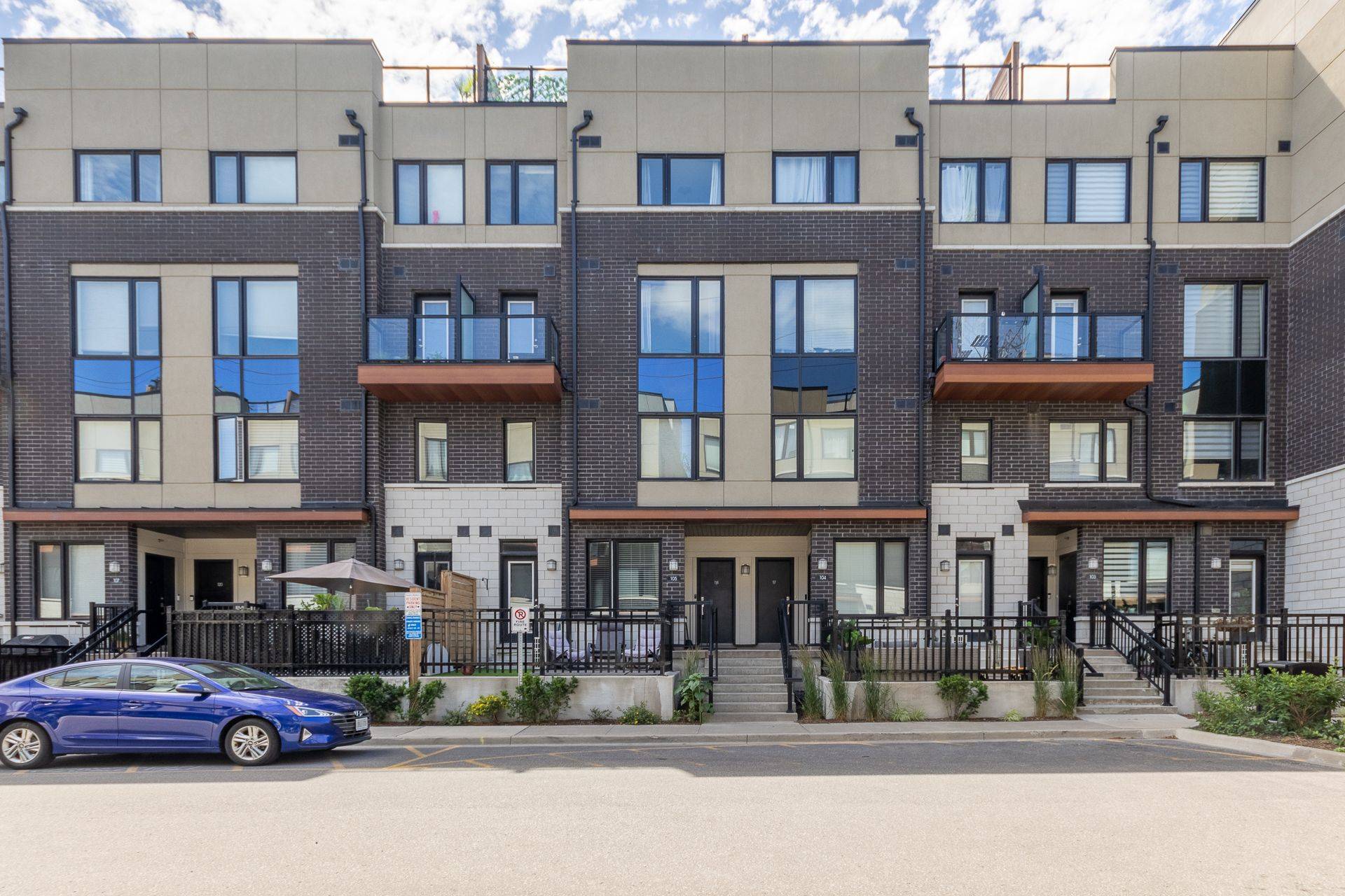 Pickering, ON L1V 0E9,1555 Kingston RD #118