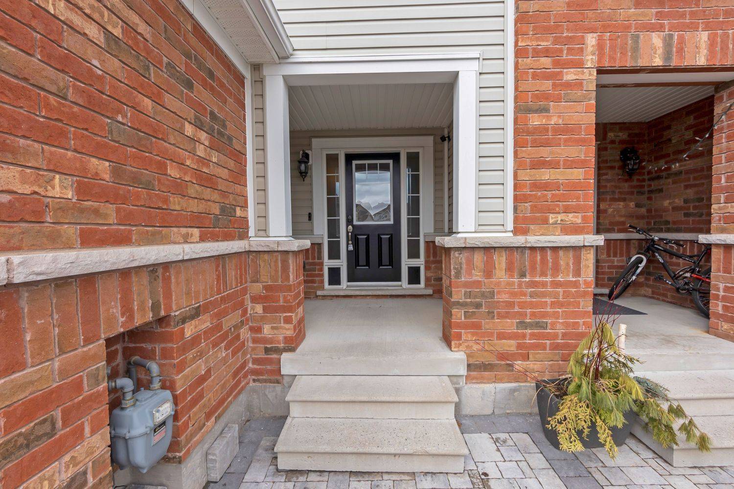 Oshawa, ON L1K 0S6,1640 Grandview ST N #30