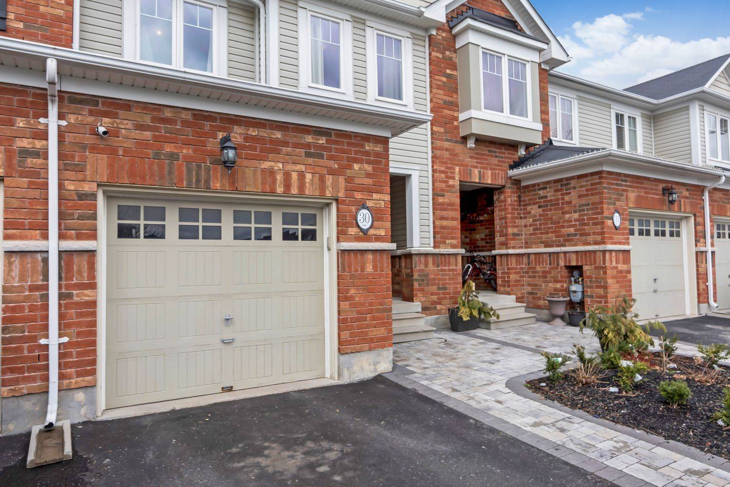 Oshawa, ON L1K 0S6,1640 Grandview ST N #30