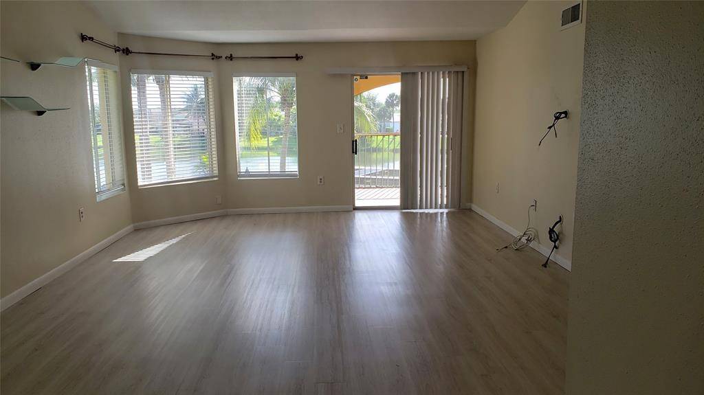 Oakland Park, FL 33309,2321 NW 33rd St #207