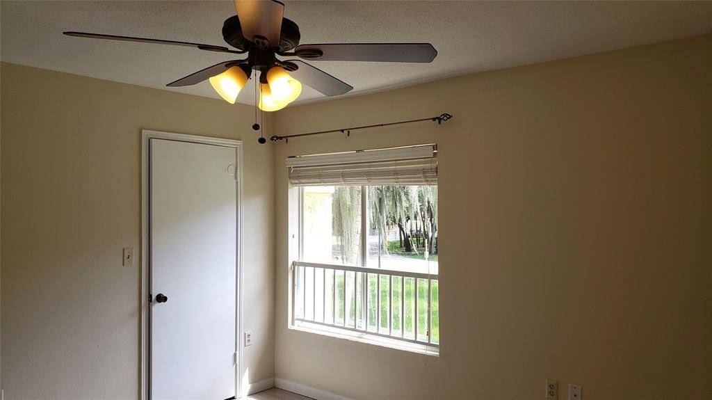 Oakland Park, FL 33309,2321 NW 33rd St #207