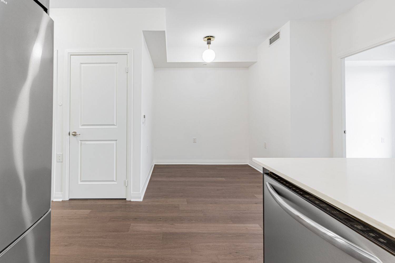 Richmond Hill, ON L4B 0E8,55 Oneida CRES #1609
