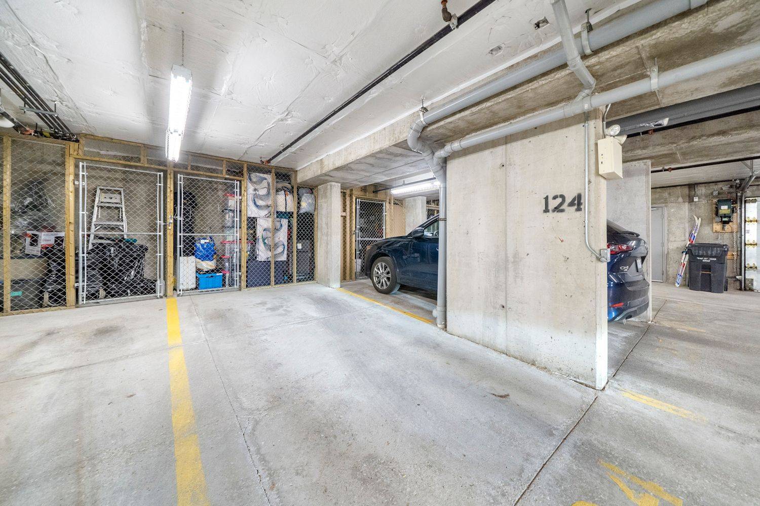 Barrie, ON L4N 5W6,43 Ferndale DR S #209