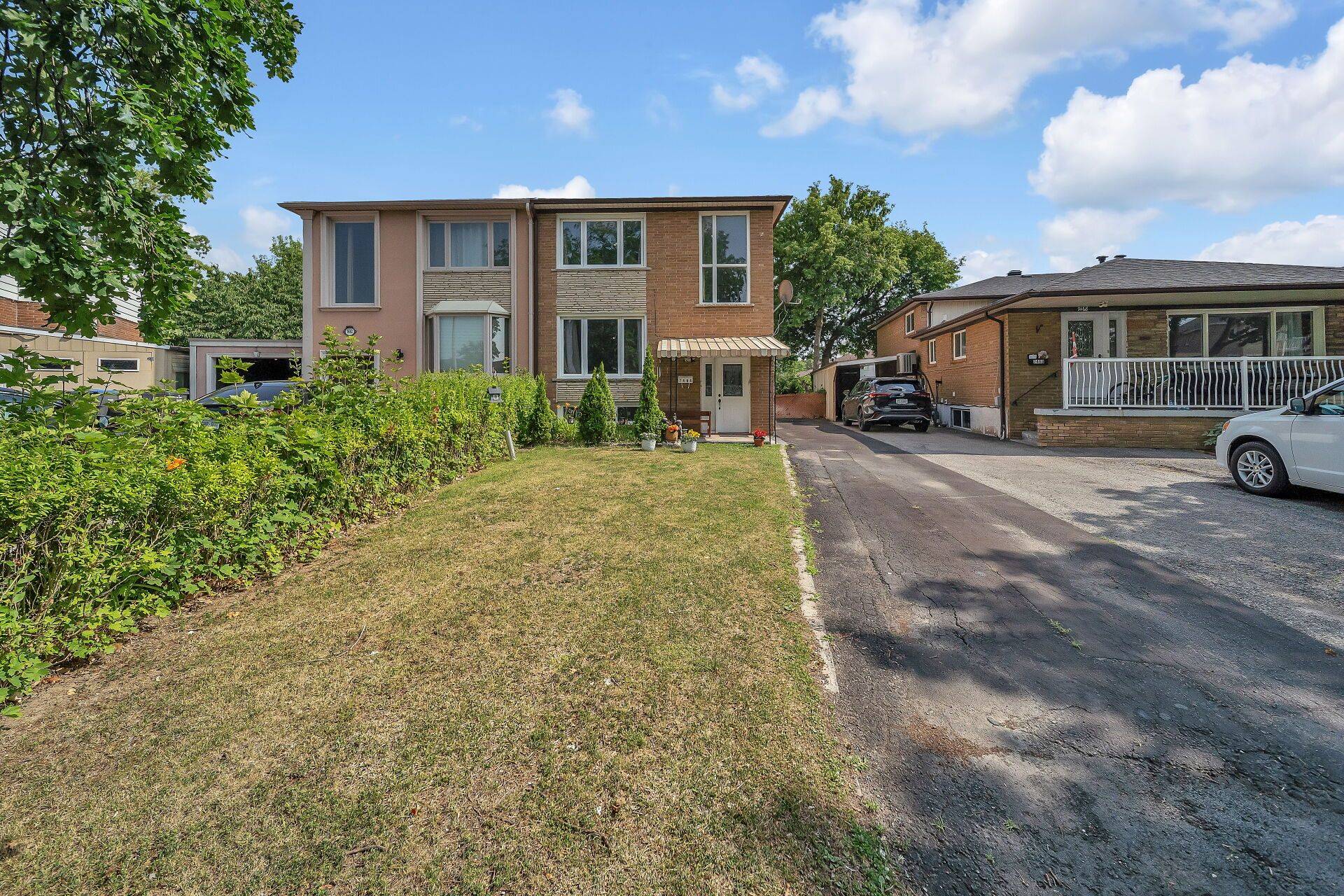 Mississauga, ON L4T 2A7,7464 Homeside GDNS