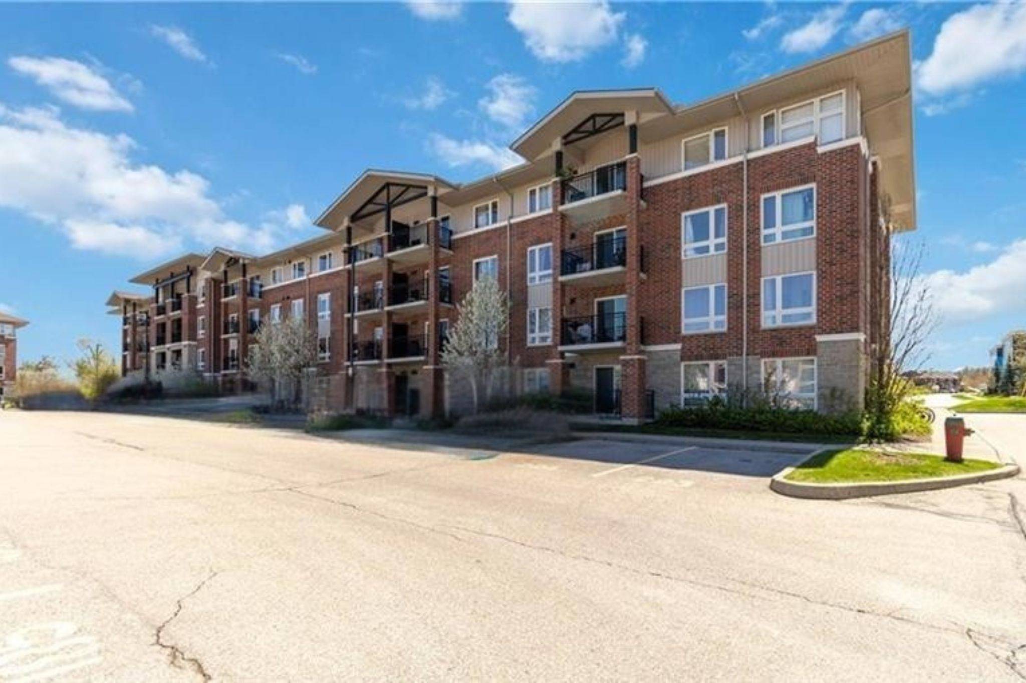 43 Goodwin DR #301, Guelph, ON N1L 0E8