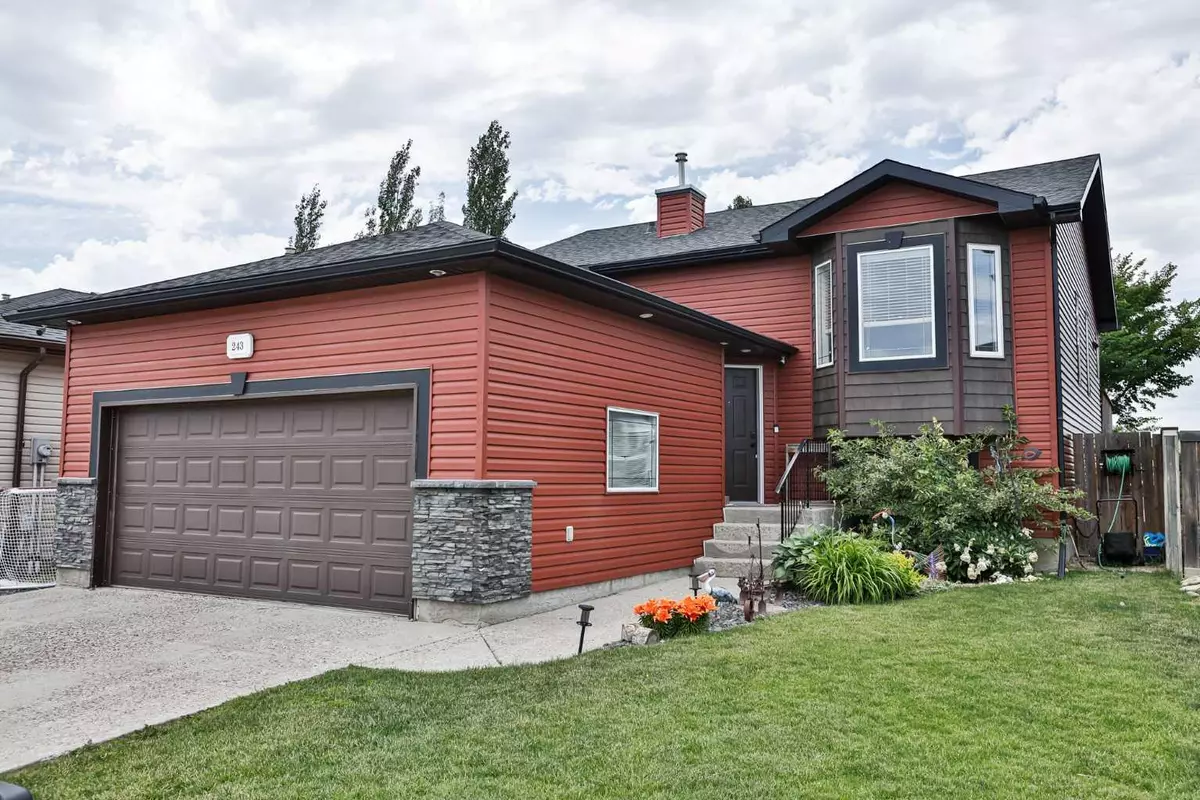 Lethbridge, AB T1K 7Y9,243 Squamish CT West