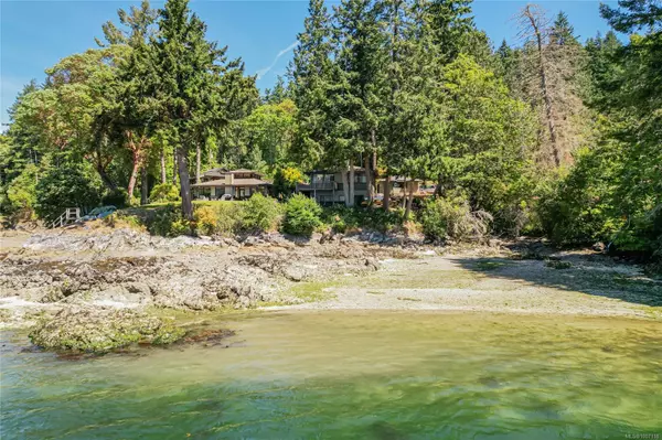 241 Morningside Rd, Salt Spring, BC V8K 1N8