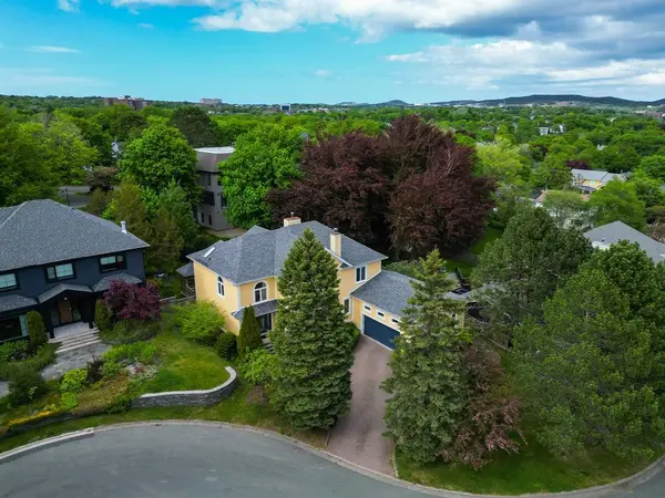 St. John's, NL A1B 4H3,8 Hawthorn Place