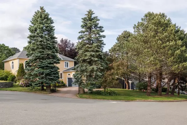 St. John's, NL A1B 4H3,8 Hawthorn Place