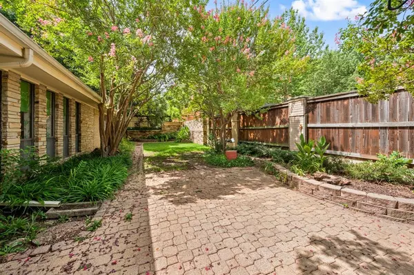 Euless, TX 76040,1306 Driftwood Drive