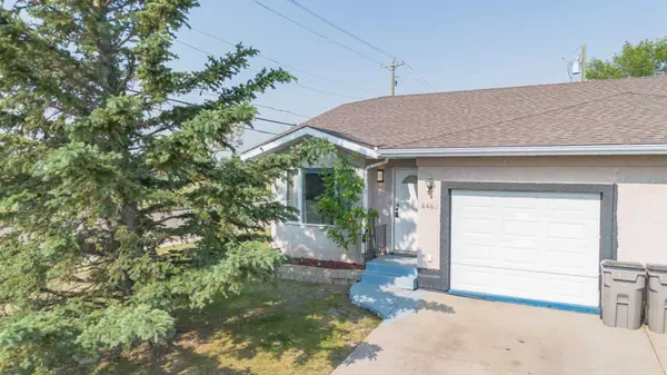 4402 57 ST, Stettler, AB T4K 1J1