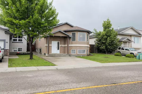 72 Aberdeen Road W West, Lethbridge, AB T1J 4Z2