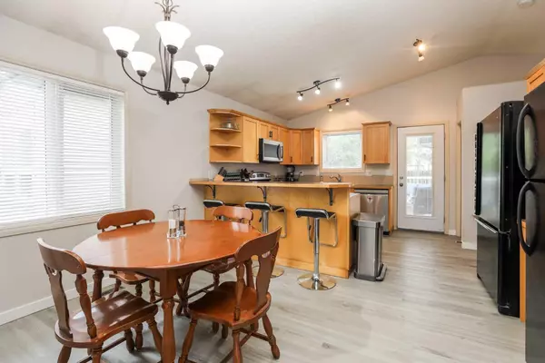 Lethbridge, AB T1J 4Z2,72 Aberdeen Road W West