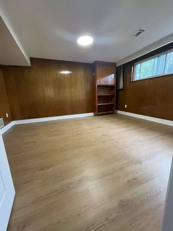 Toronto C06, ON M3H 2W5,17 Brett AVE #BASEMENT