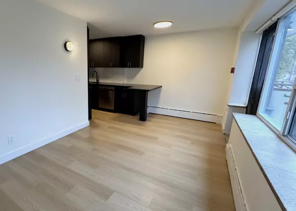 Toronto C10, ON M4P 1L8,420 Eglinton AVE E #201