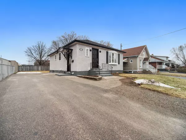 590 Athol ST E #Lower, Oshawa, ON L1H 1M3