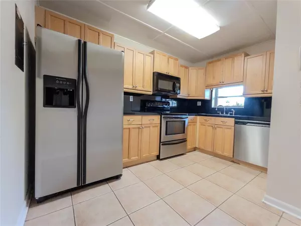 Pembroke Pines, FL 33025,9923 S Hollybrook Lake Dr #105