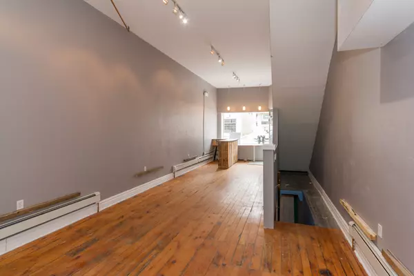 Orillia, ON L3V 5A8,17 Peter ST S