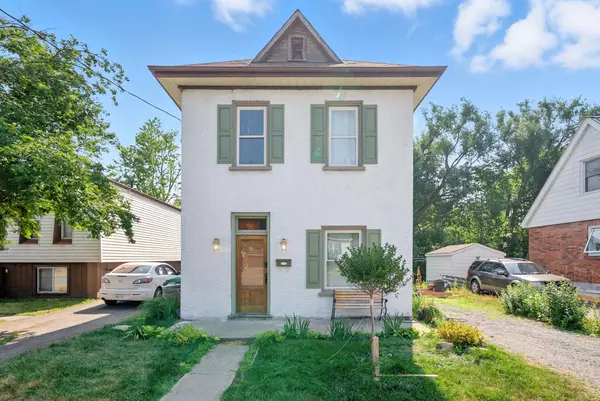 584 Donegal ST, Peterborough Central, ON K9H 4M4