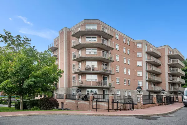 320 Centrum BLVD #507, Orleans - Cumberland And Area, ON K1E 3X9