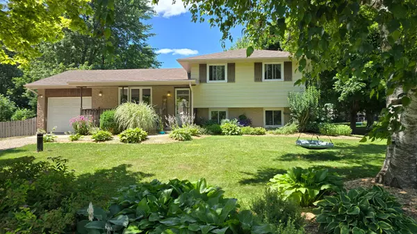 22 Rebecca ST W, Mapleton, ON N0B 1A0