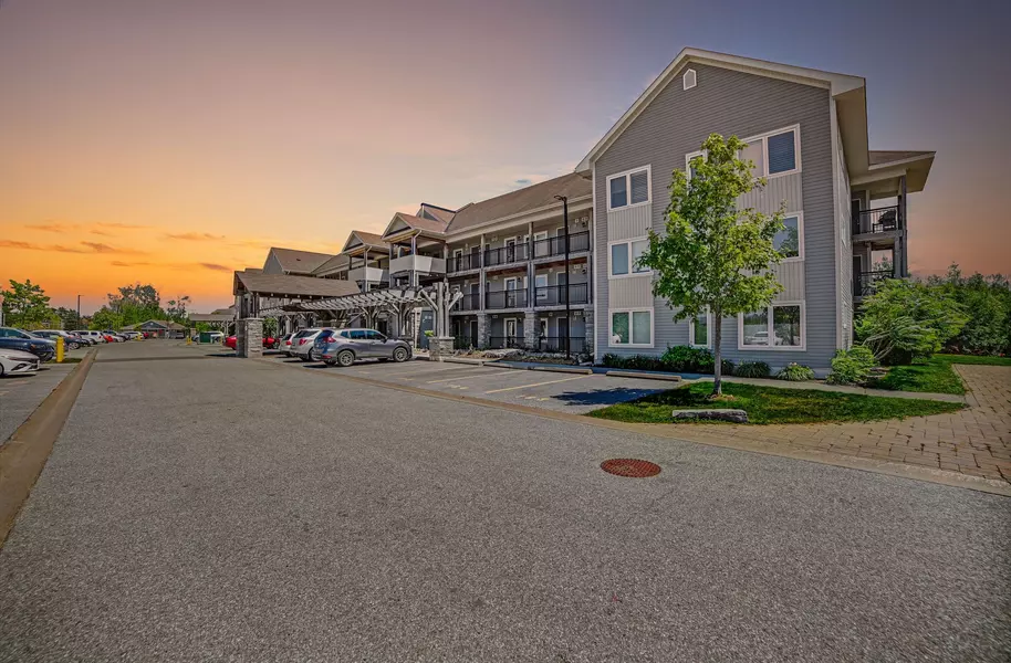 8 Brandy Lane DR #307, Collingwood, ON L9Y 0X4