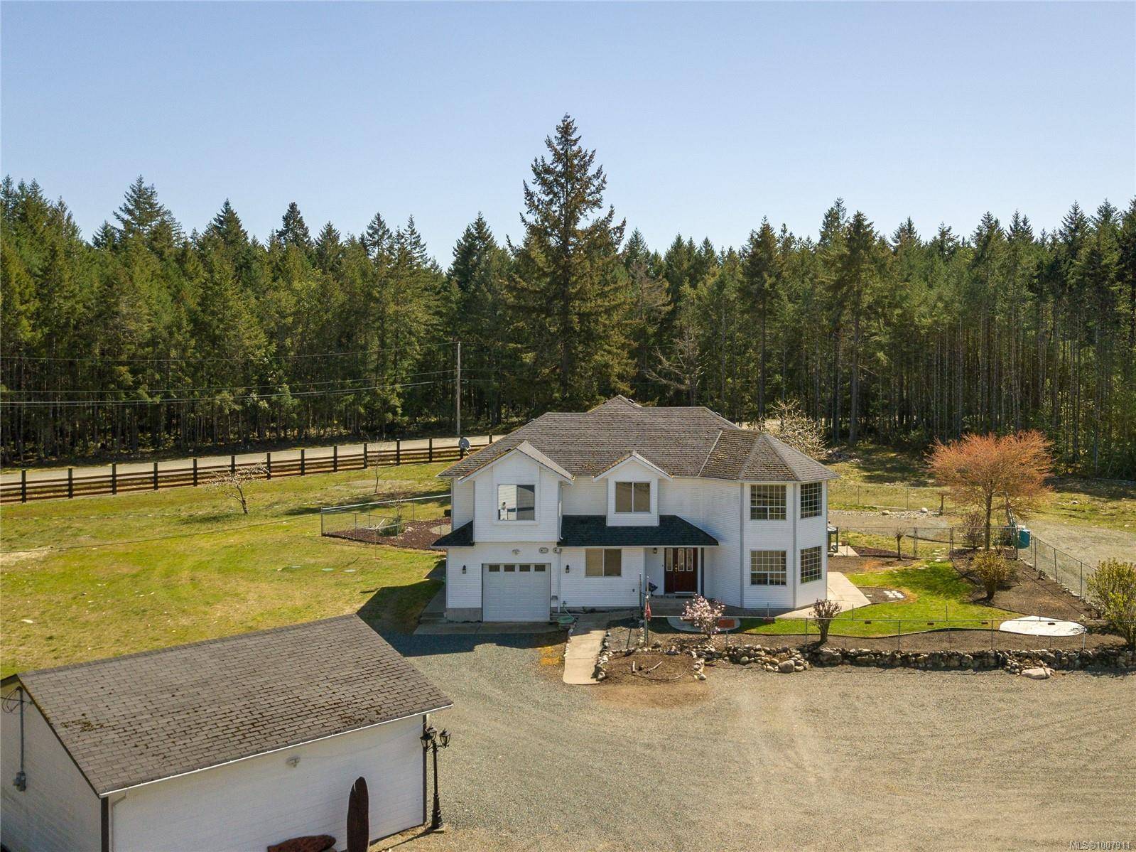 2075 Parkway Pl, Errington, BC V0R 1V0