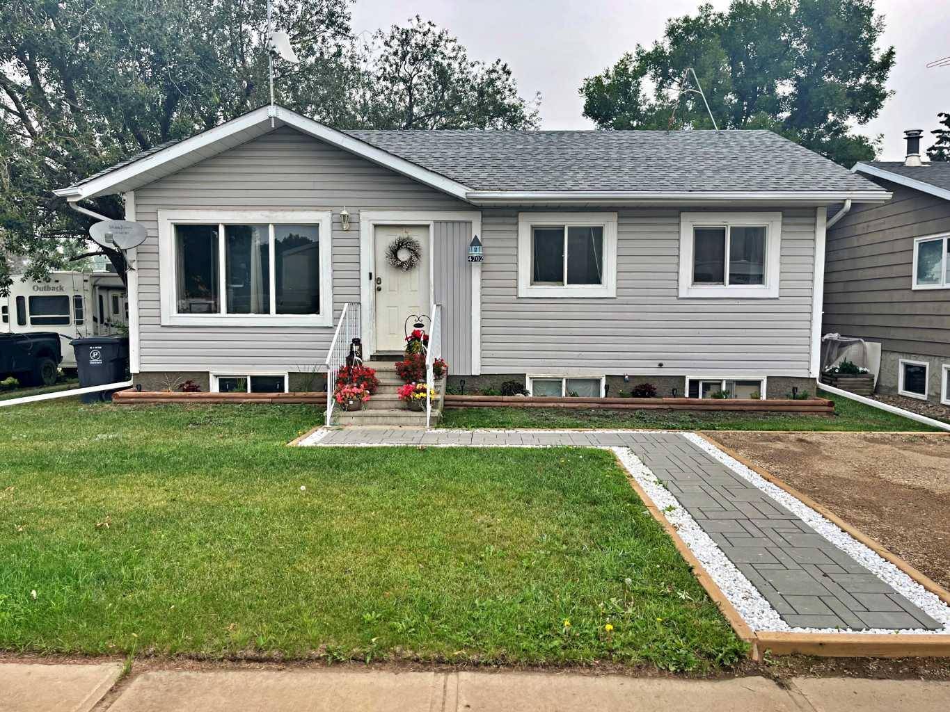 4702 50 AVE, Dewberry, AB T0B 1G0