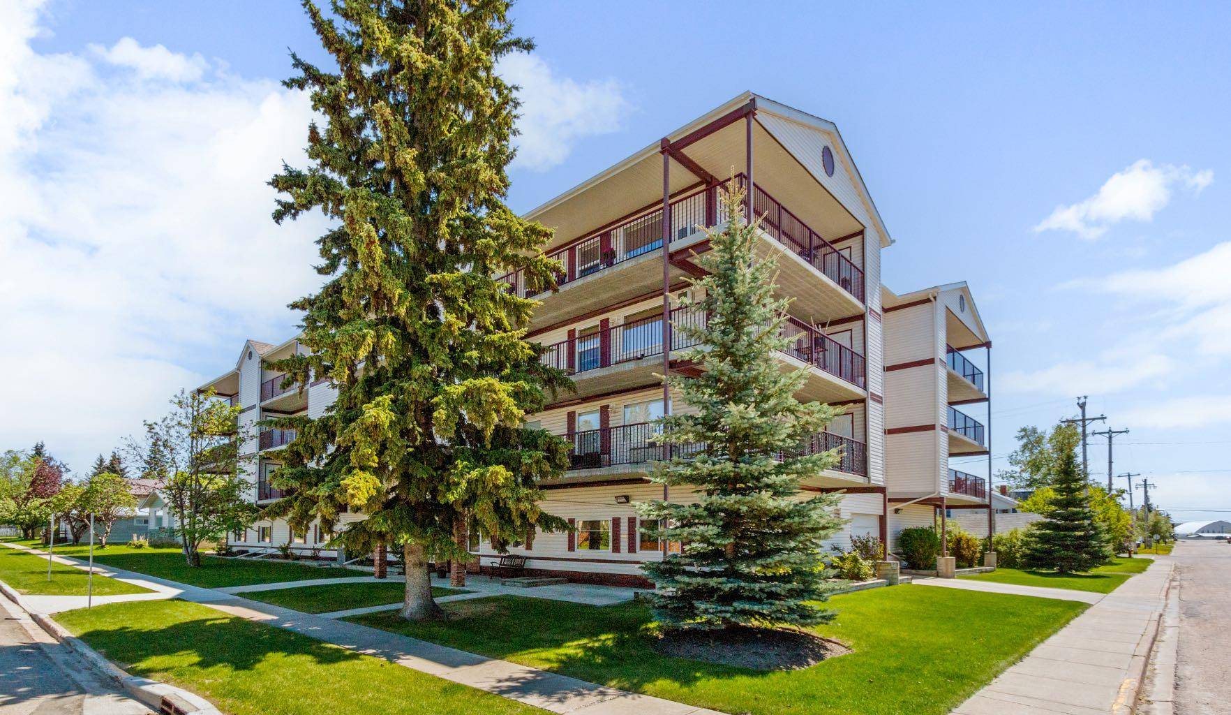 5133 49 ST #404, Olds, AB T4H 0C7