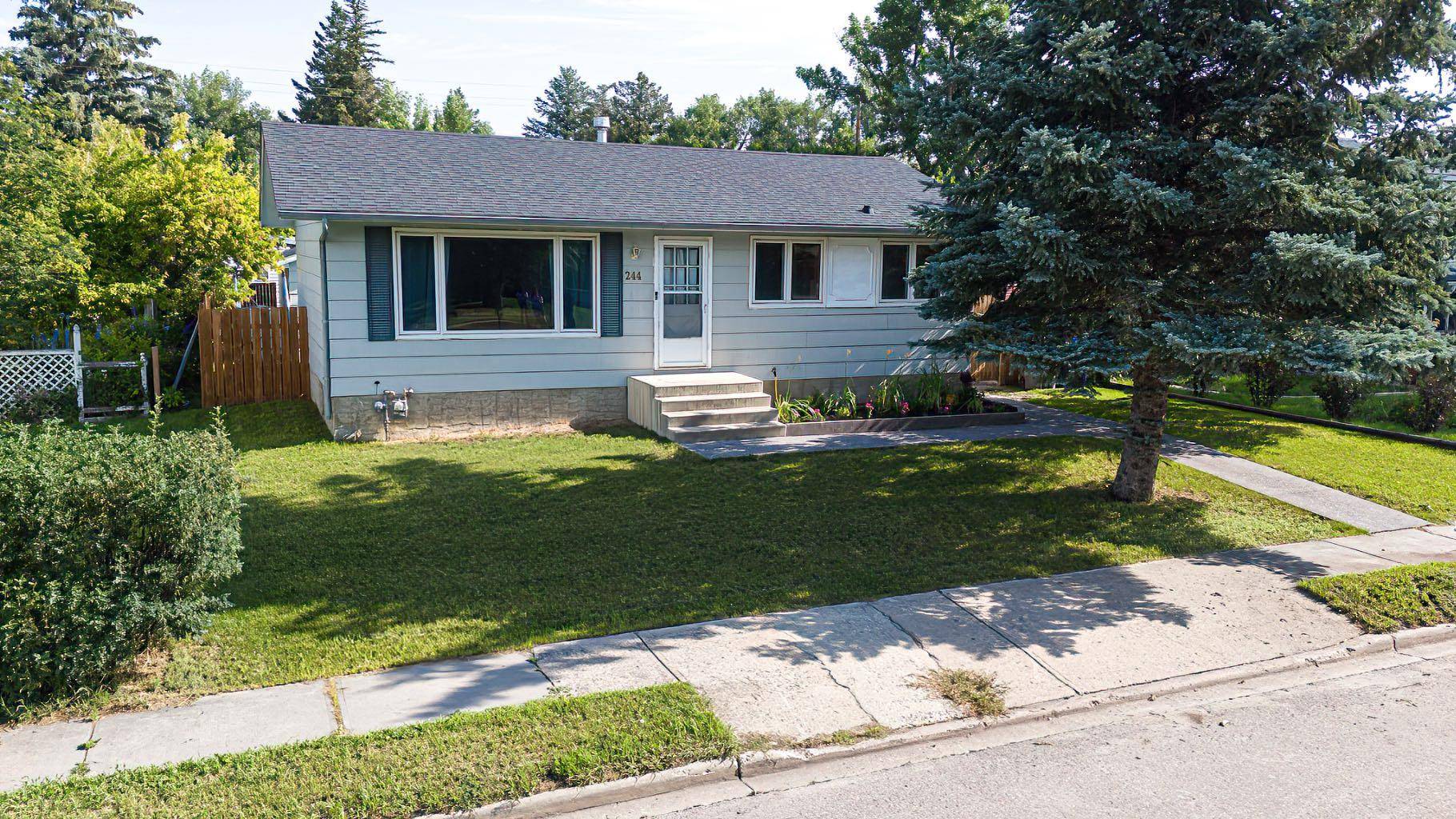 244 50 AVE East, Claresholm, AB T0L 0T0