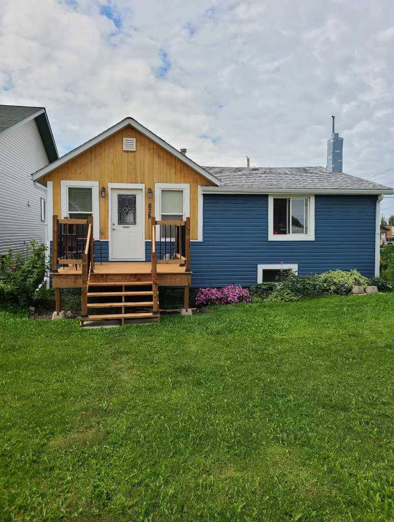 825 3 AVE, Beaverlodge, AB T0H 0C0