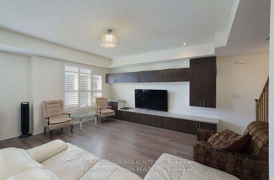 Pickering, ON L1X 0E6,2726 William Jackson DR #12