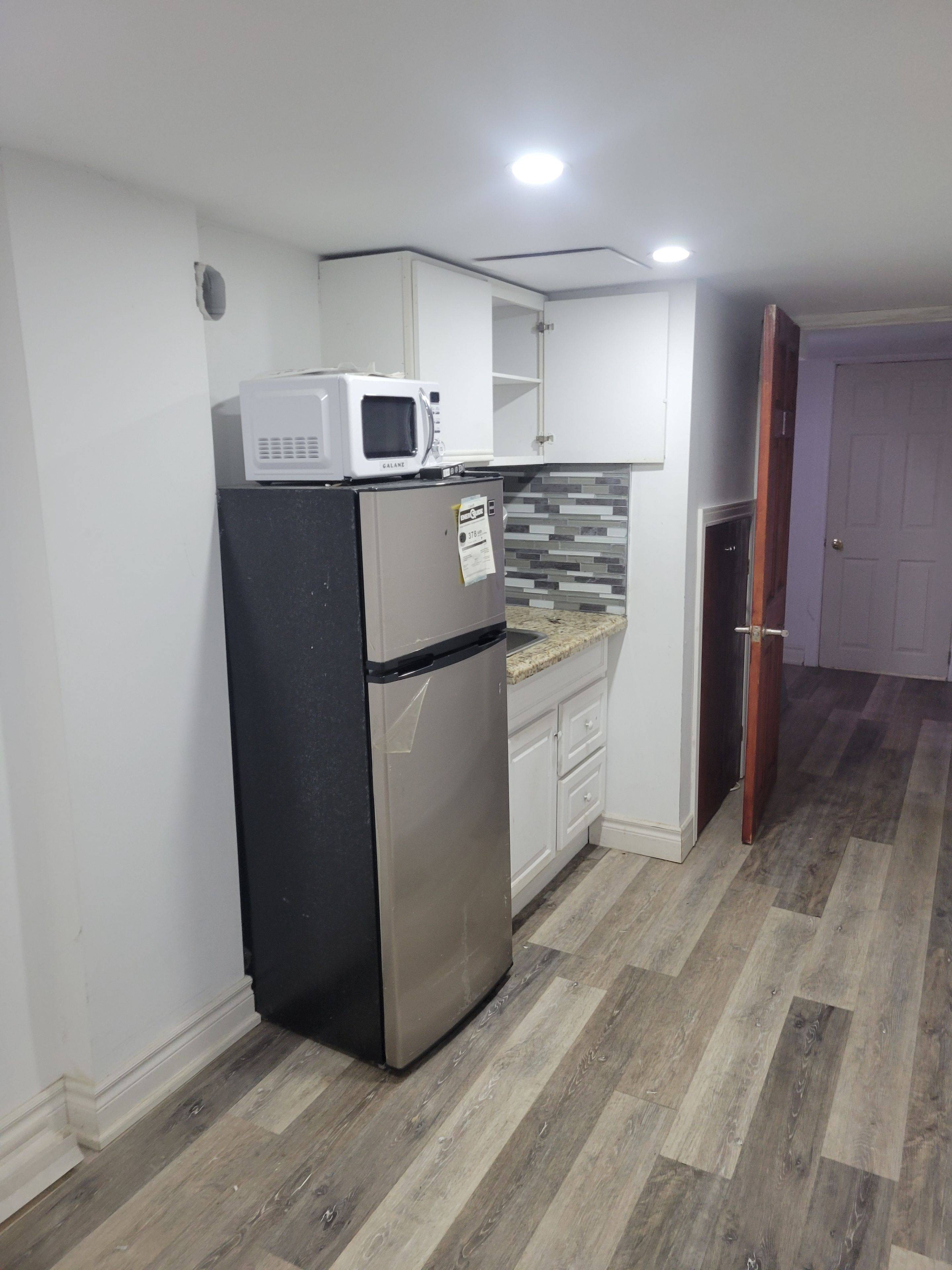 719 Coxwell AVE #Lower #6, Toronto E03, ON M4C 3C1