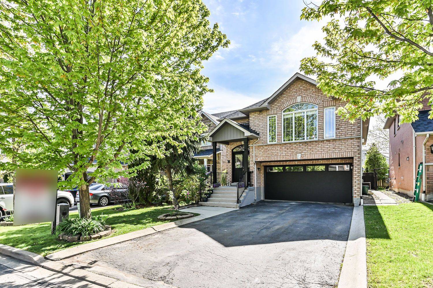 10 Lamont CT, Vaughan, ON L6A 3B6