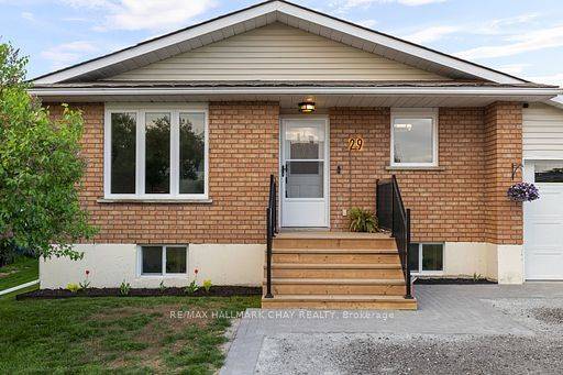 29 Jennings DR, Penetanguishene, ON L9M 1K2
