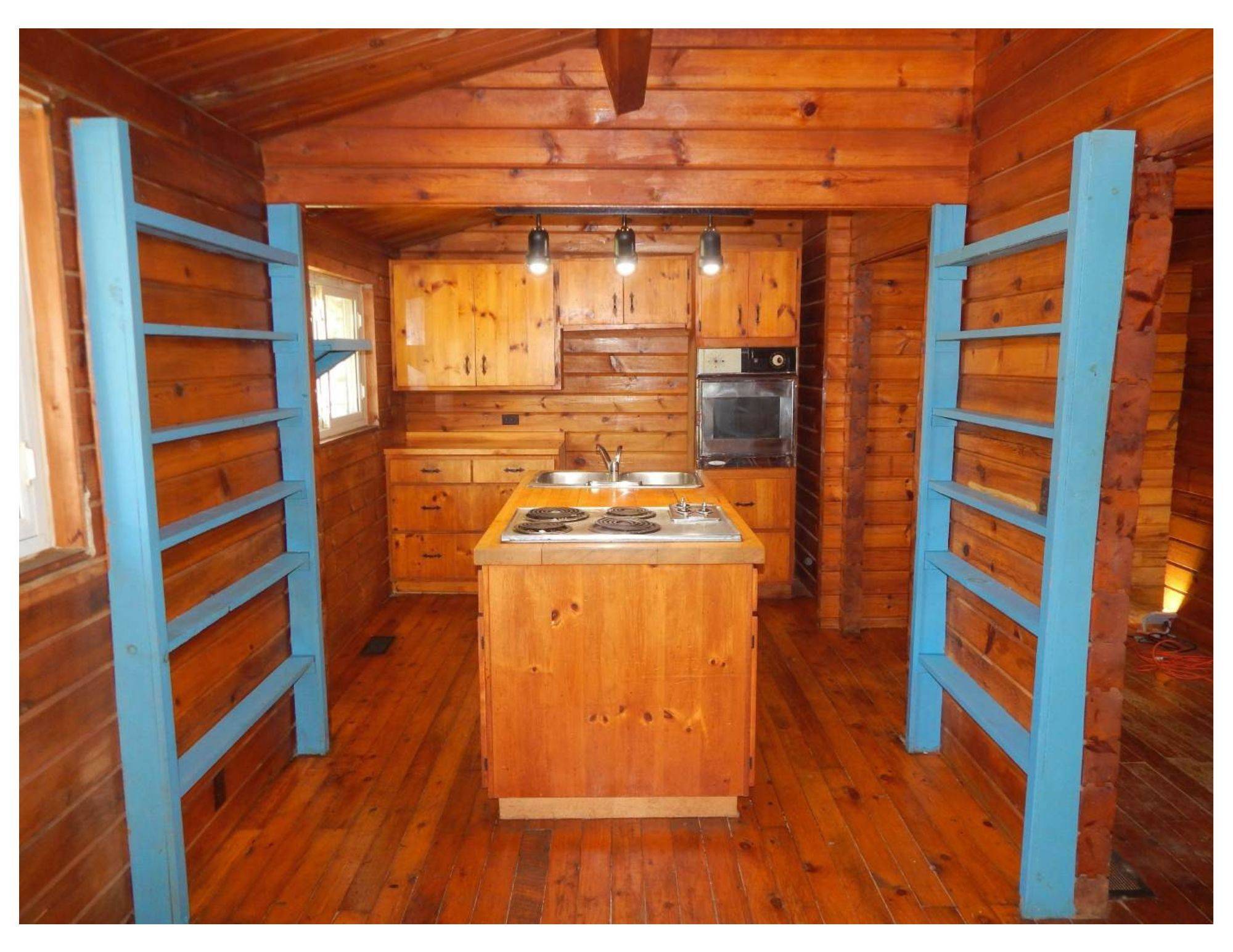 Oro-medonte, ON L0L 2E0,102 Ridge RD E
