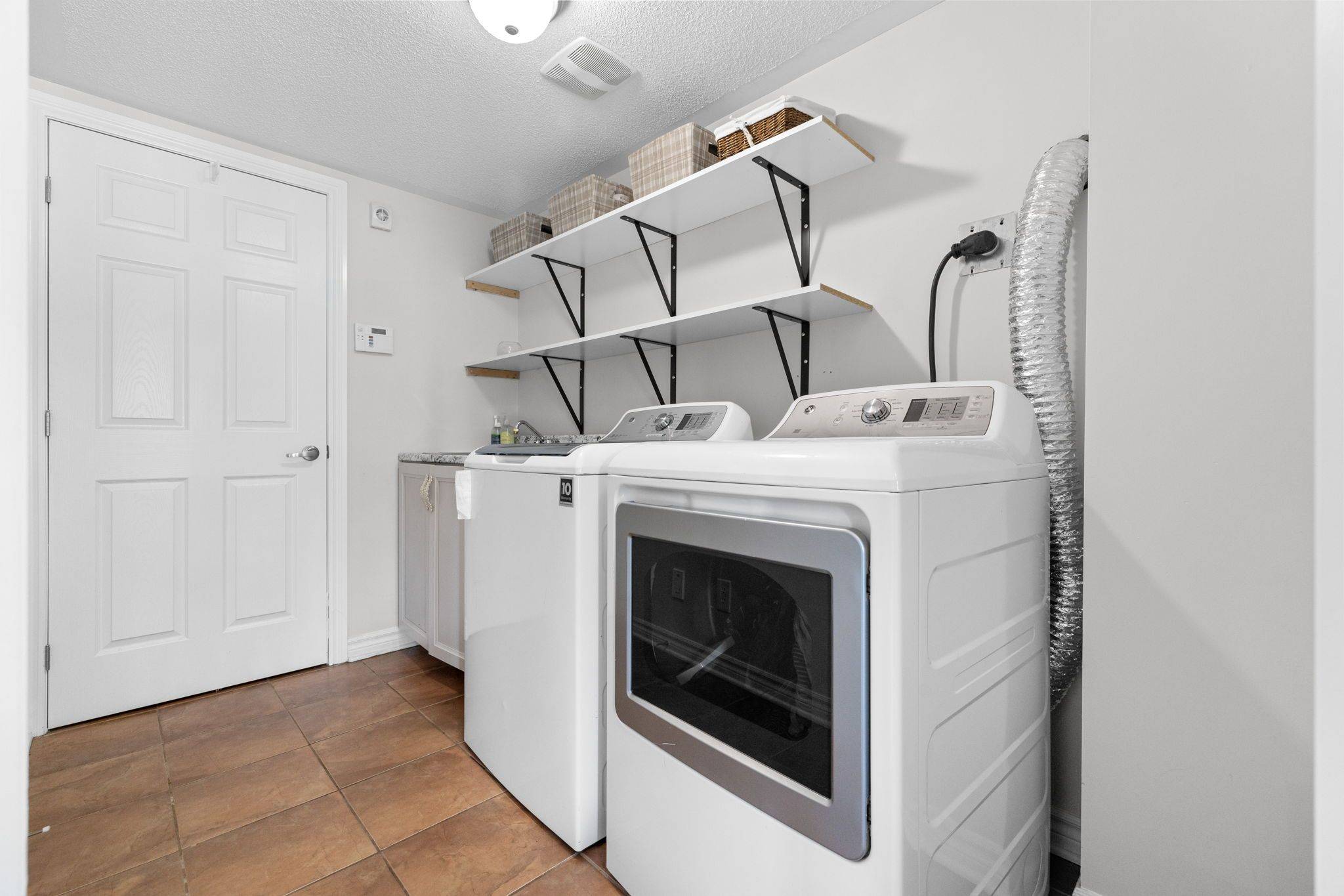 Barrhaven, ON K2J 0K2,2527 Waterlilly WAY