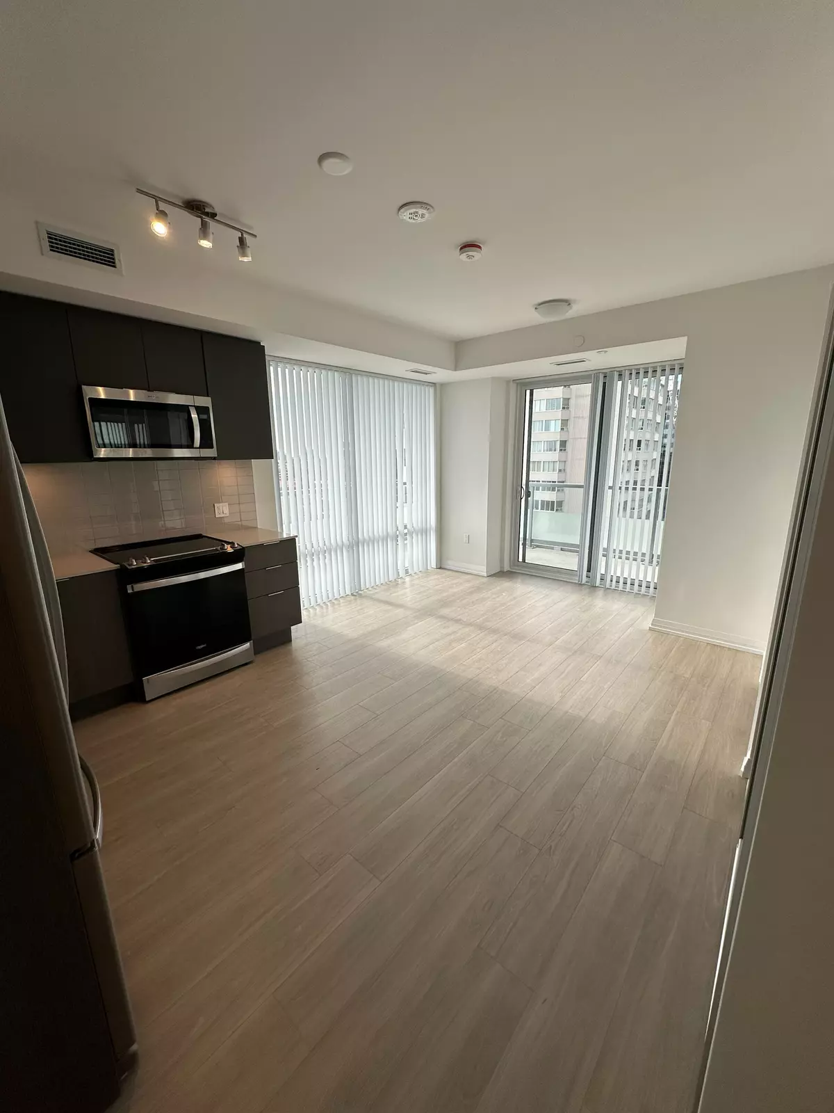 Toronto C10, ON M4S 0E3,25 Holly ST #1609