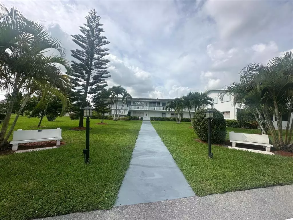 Deerfield Beach, FL 33442,163 Markham H #163