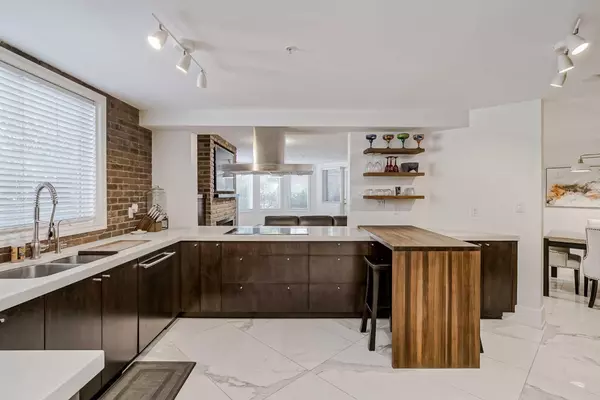 Calgary, AB T2Z 3B6,2422 Erlton ST SW #101